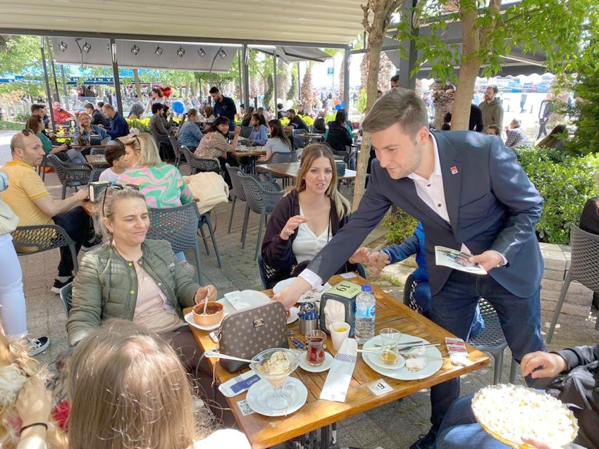 Esen: Annelerin sadece sevinçten ağlayacağı güzel bir Türkiye dileği ile…