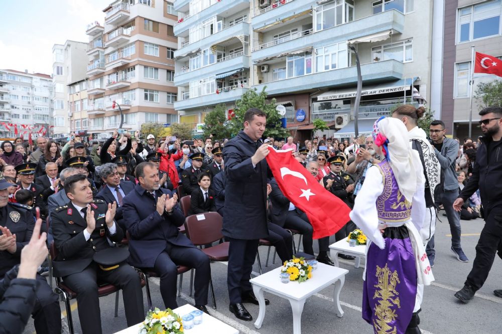 “Gençler ülkemizin daha da ilerlemesinin, büyümesinin en büyük güvencesisiniz”