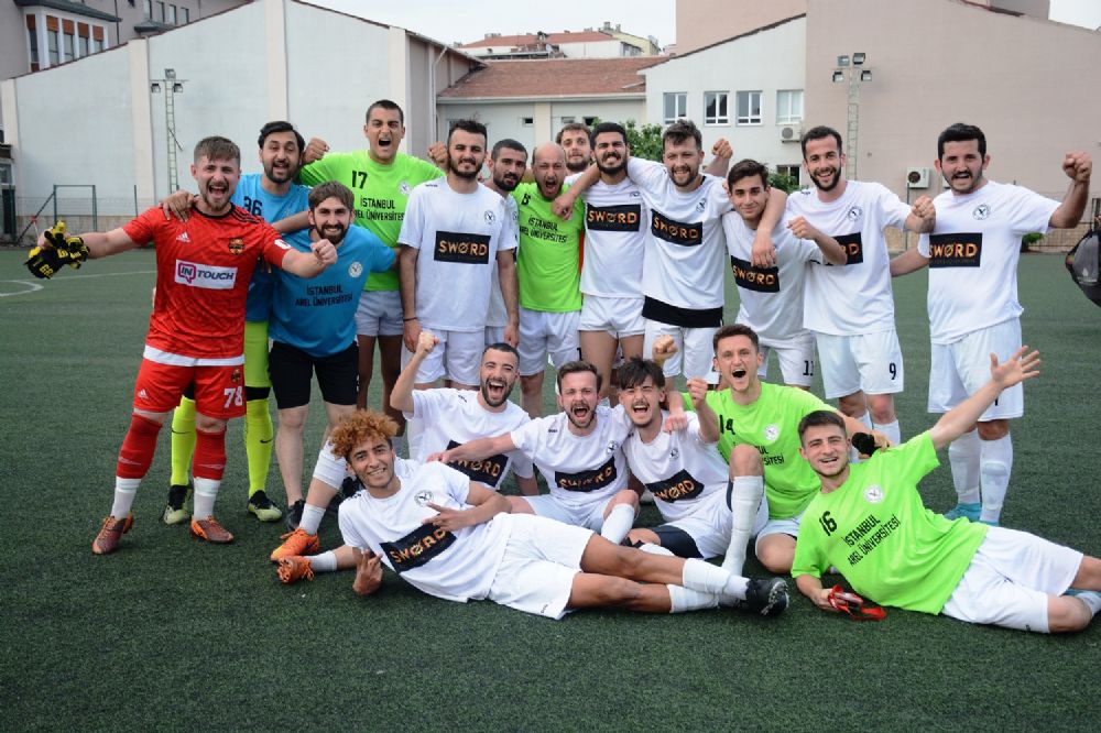 Sefaköy Kartal lider Pınarspor'u 1-0 mağlup etti.