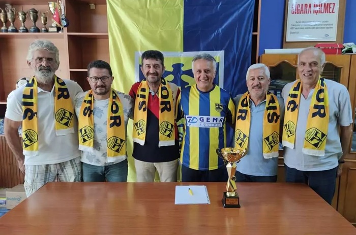 Şilespor şampiyon hocası ile devam ediyor
