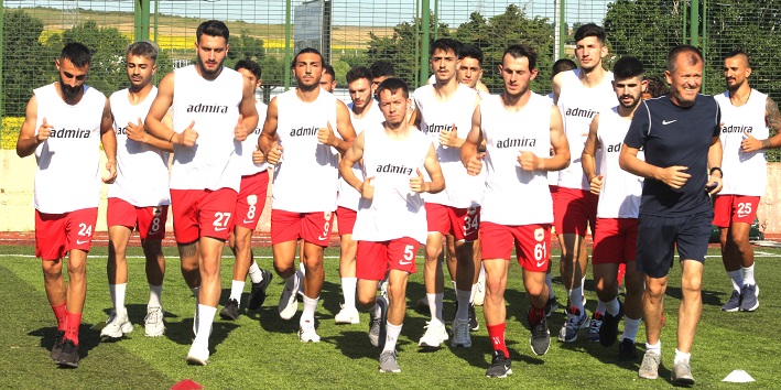 Çatalcaspor sahaya indi