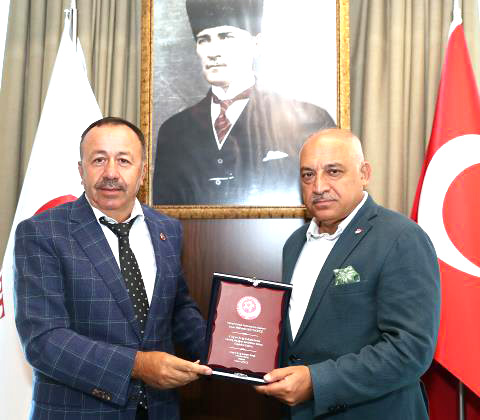 Gökçe’den Büyükekşi’ye plaket
