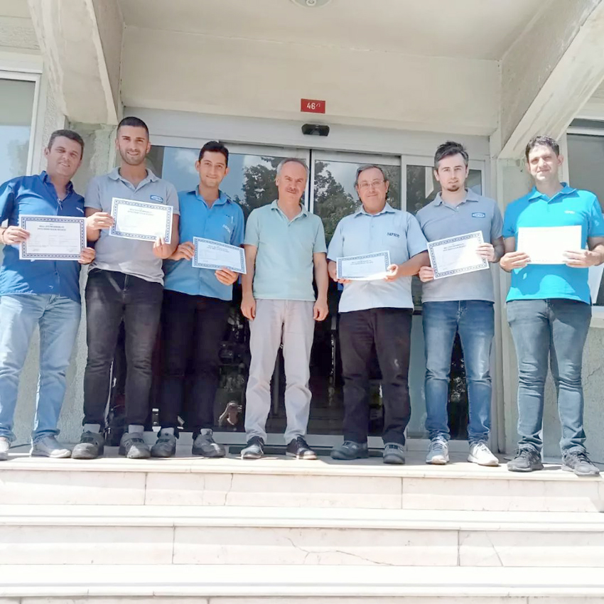 İlk grup usta öğreticilere sertifikaları verildi
