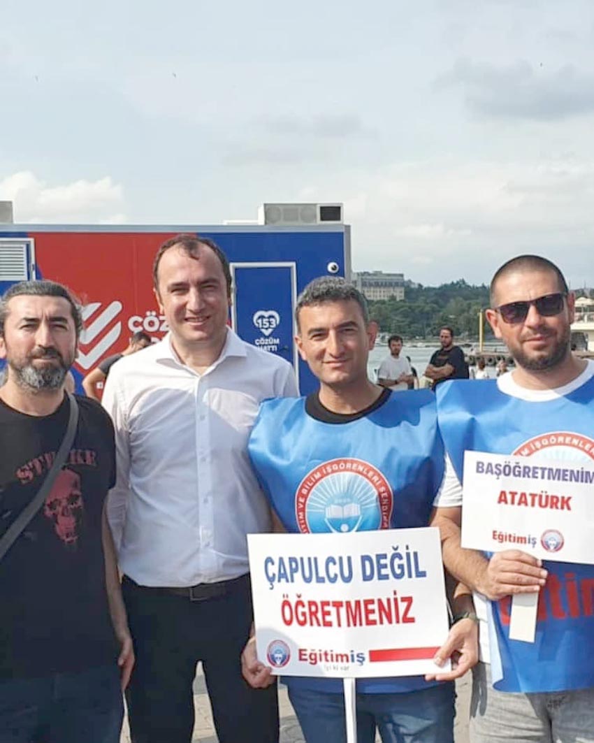 Öğretmenler, meslek onurlarını korumak için alanları doldurdu