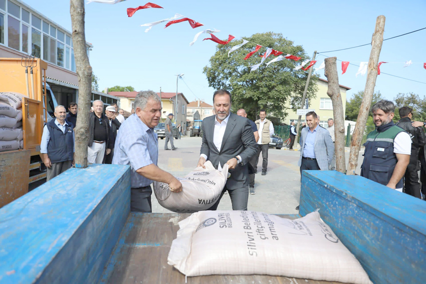 “Cumhuriyetimizin 100. yıldönümünde 2023 paket yerli ve milli ayçiçek tohumu dağıtacağız”