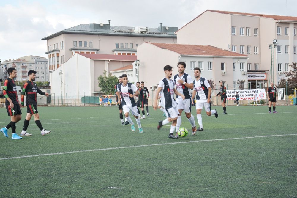 Sefaköy Kartal 3-0 galibiyetle mutlu