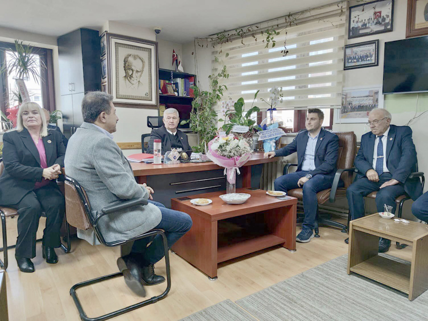 CHP’den muhtarlara tebrik ziyareti