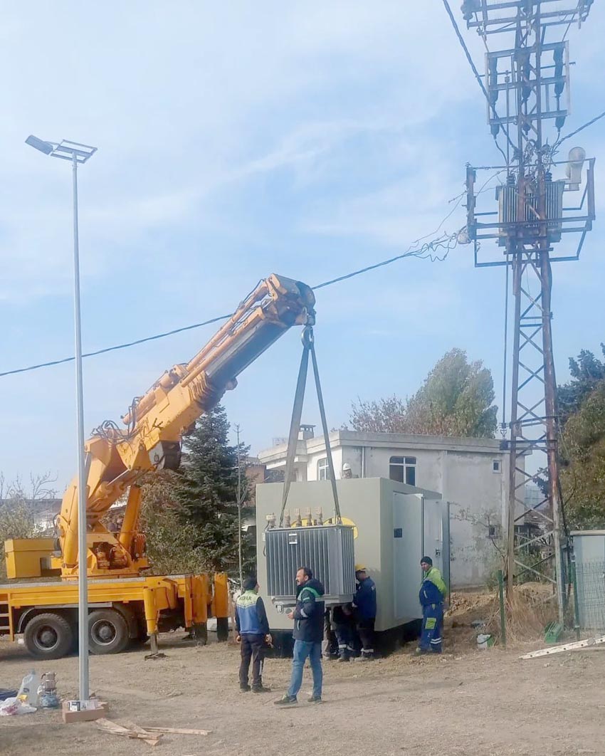 Beton elektrik direkleri kaldırılıyor, hatlar yer altına alınıyor