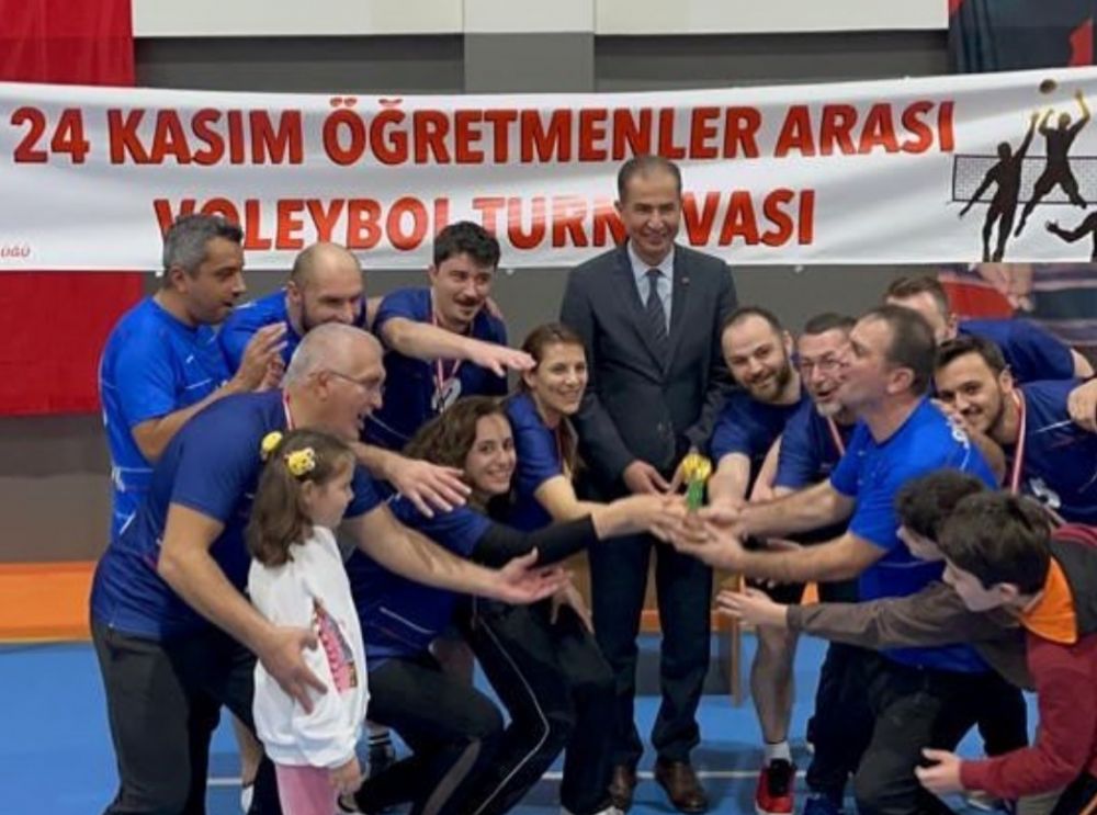 Silivri Ortaokulu takımı Voleybol şampiyonu oldu