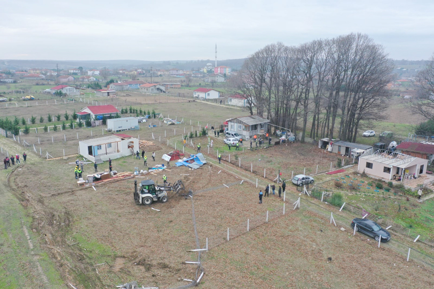1021 kaçak yapıdan, 898’i yıkıldı