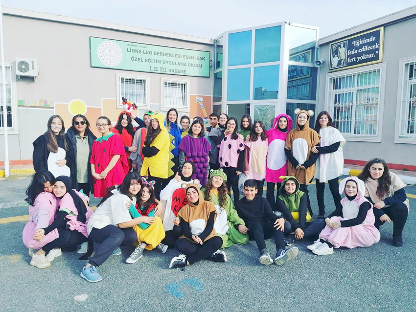 Özel çocuklara eğlenceli ve mutlu anlar yaşattılar