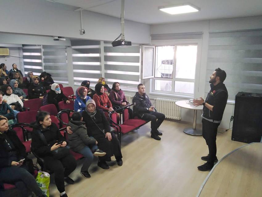 Gazi İlkokulu velilerine seminer