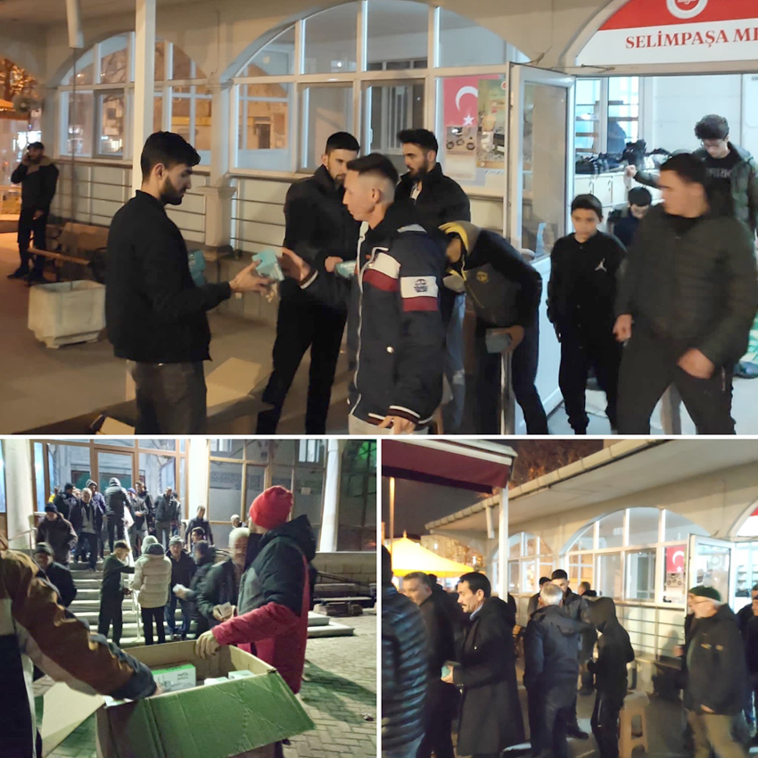 AK Partililer kandil gecesi simit ikramında bulundu