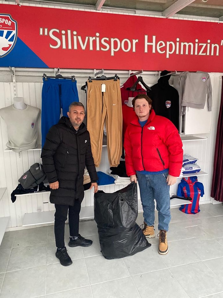 Silivrispor’dan giyim ve battaniye desteği