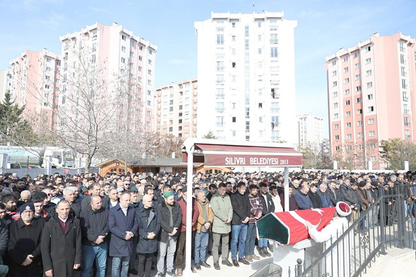 Depremde hayatını kaybeden genç öğretmene son görev