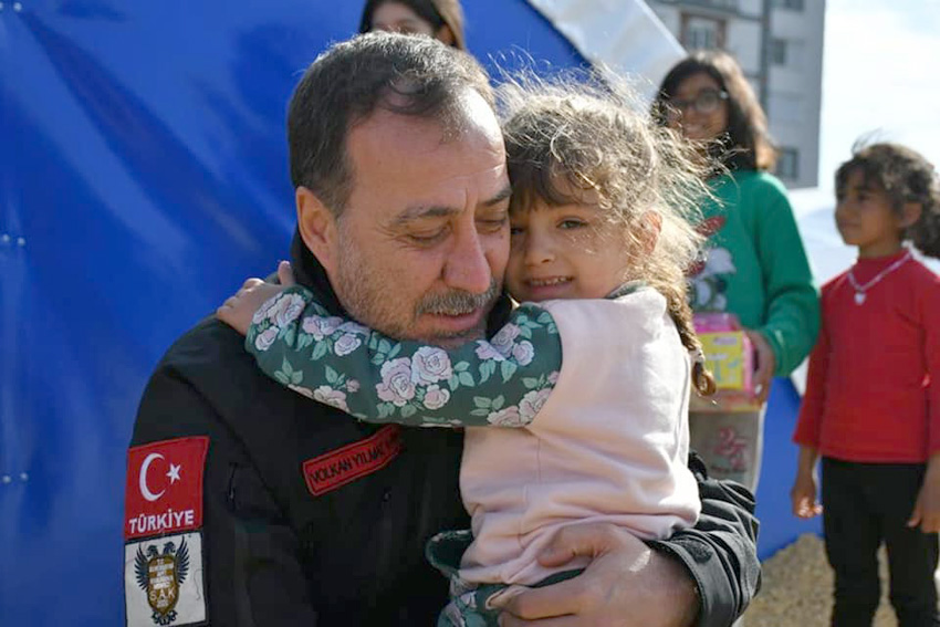 Yılmaz, deprem bölgesine gitti