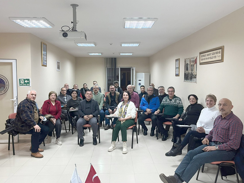 Dayanışma üyeleri deprem için toplandı