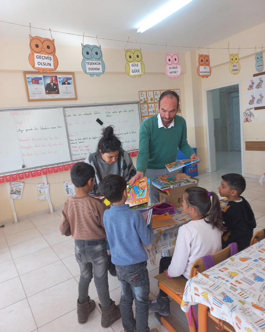 Servisçiler Derneği’nden depremzede çocuklara destek