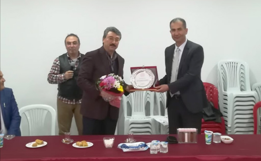 Eğitimciler Erdal Aslan ve Levent Gürsoy’a teşekkür plaketi