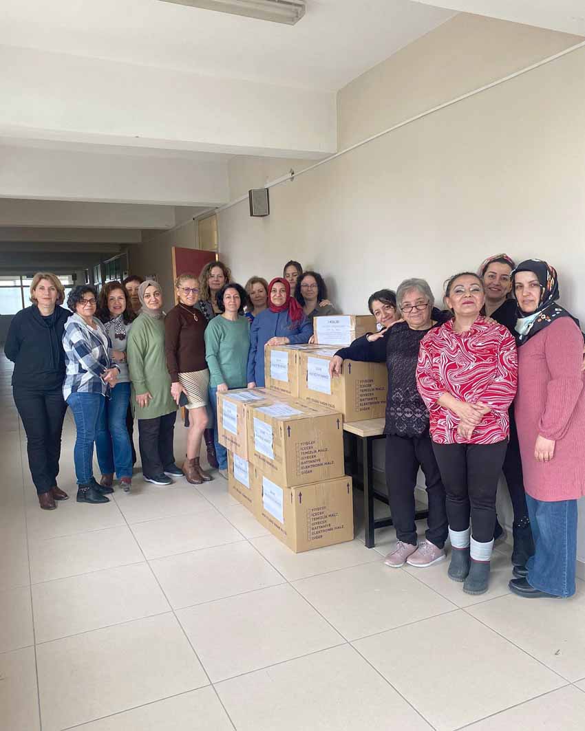 Deprem bölgesine yardımlarını sürdürüyorlar