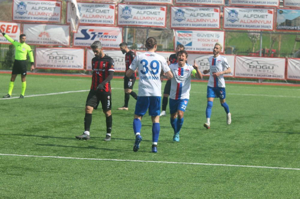 Silivrispor’da şampiyonluk şarkıları söylenmeye başladı 1-0