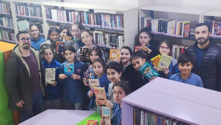 Gazi öğrencilerinin kütüphane ziyareti