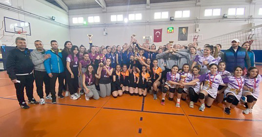 Basketbol ve Voleybol şampiyonları ödüllendirildi