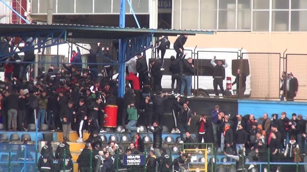 Hendek-Çorlu maçından sonra tribünler karıştı