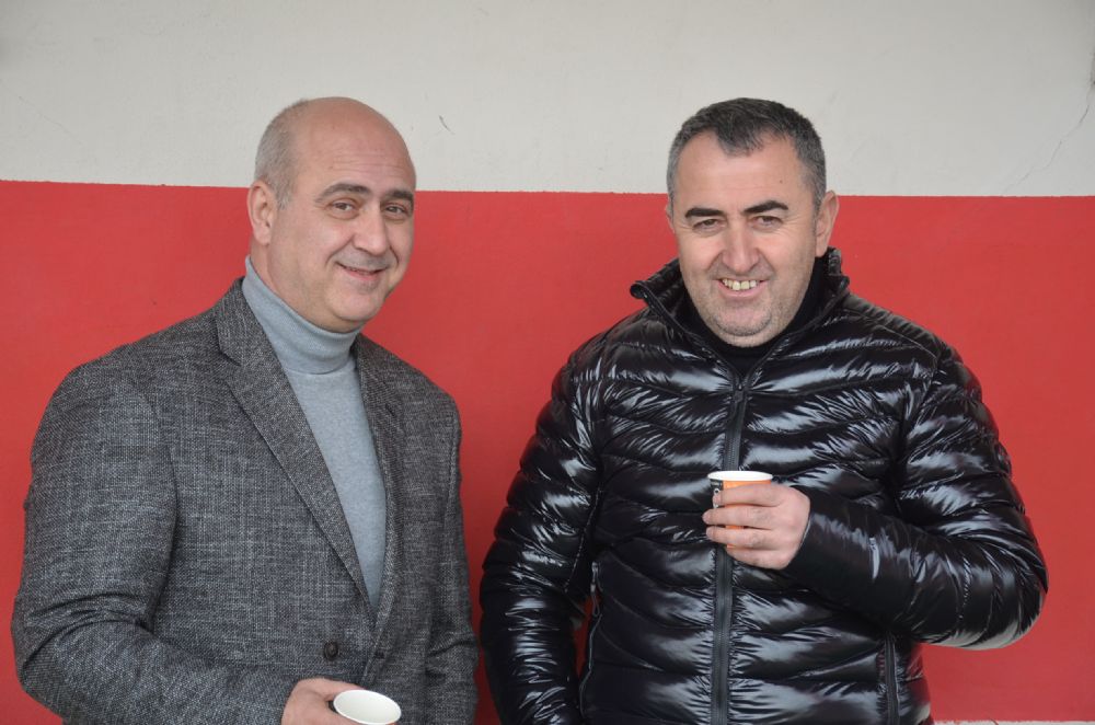 Şahin, Hep birlikte şampiyonluk şarkıları söyleyelim