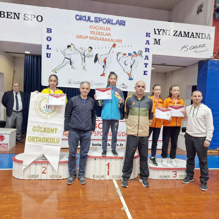 Karateci sporcular başarıdan başarıya koşuyor