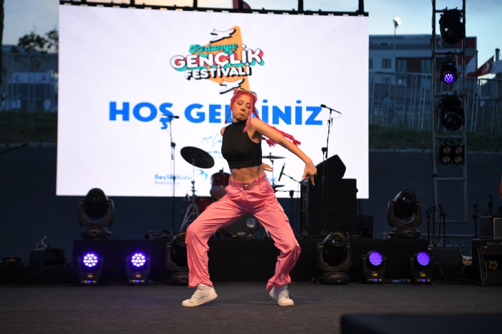 BEYLİKDÜZÜ KIRLANGIÇ GENÇLİK FESTİVALİ BAŞLIYOR