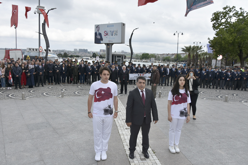 19 Mayıs çelengi Atatürk Anıtı’na sunuldu