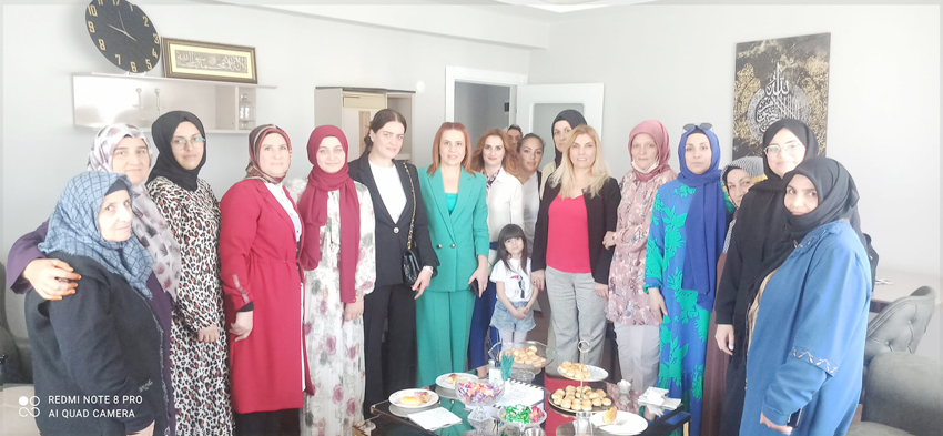 MHP’li kadınlardan ev ziyareti