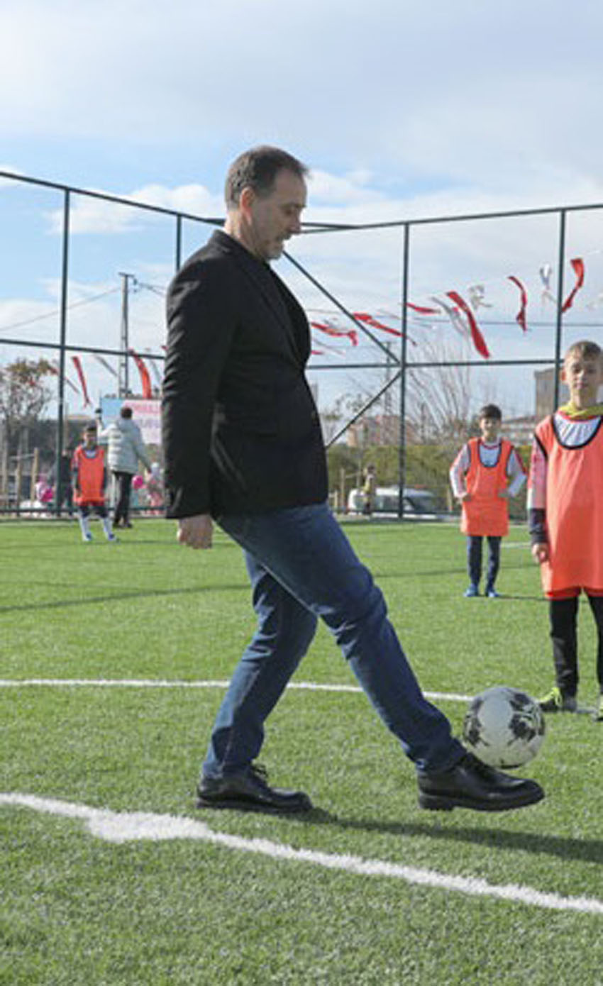 Çayırdere futbol sahası yapımına başlandı
