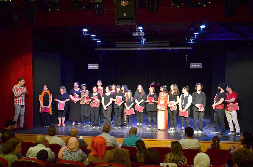 Oyunculuk kursiyerlerinden harika performans