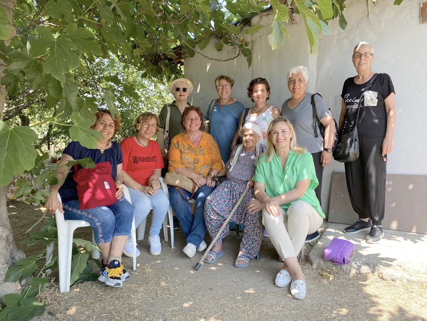 CHP’li kadınlardan hane ziyaretleri