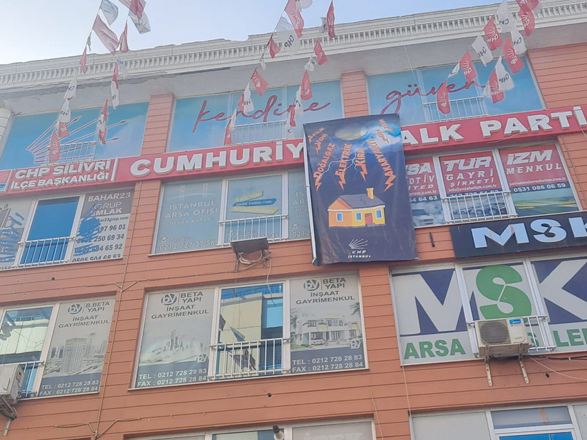 CHP’den zamlara pankartlı tepki