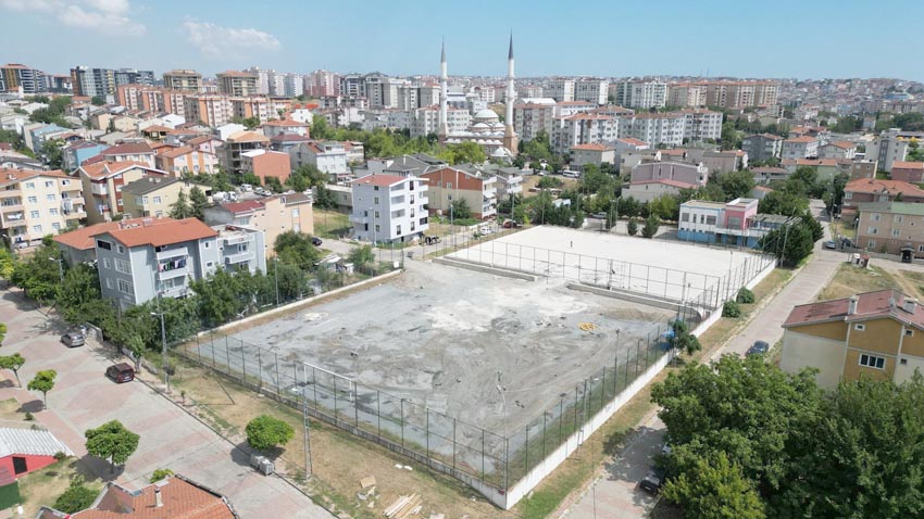 Mimarsinan’da Kapalı Pazar ve Futbol Sahası çalışmaları sürüyor