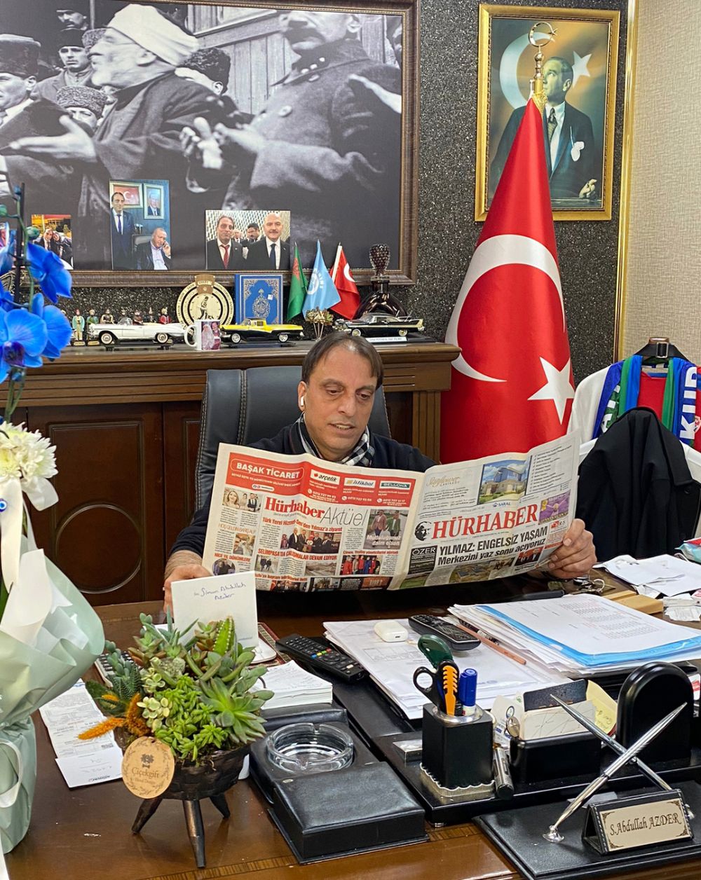 Azder, partisinden ayrıldı
