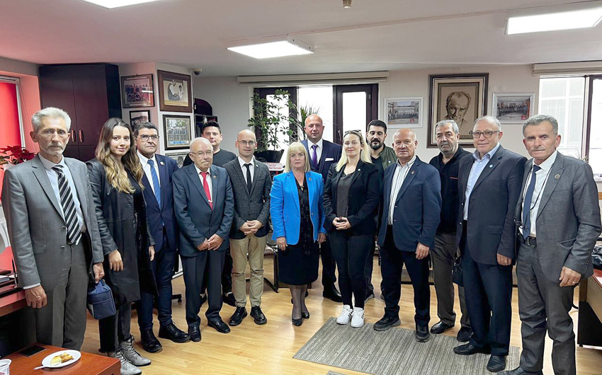 İYİ Parti, muhtarların gününü tebrik etti