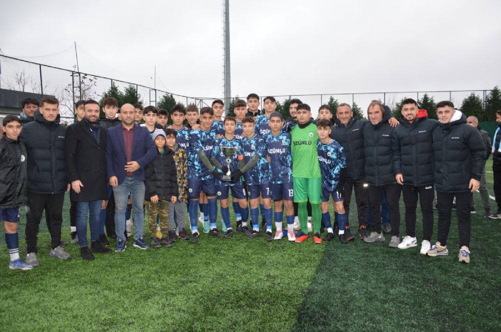 Şamlarspor üçüncü şampiyonluğunu kutladı