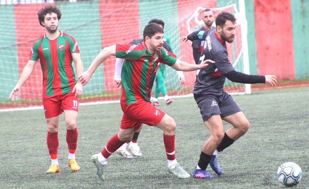 Paşabahçe 9 kişiyle zafere erişti 2-1