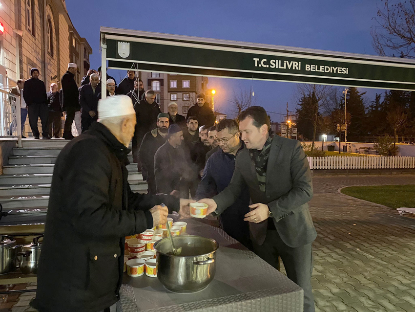 Balcıoğlu sabah namazına katıldı