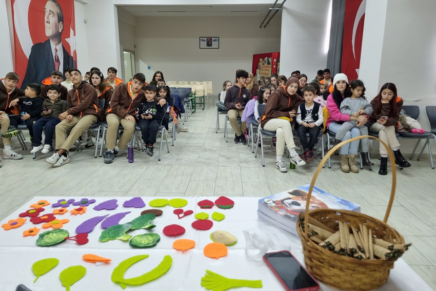 Sebzeleri ve meyveleri tanıttılar