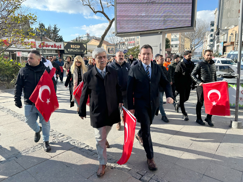Balcıoğlu'ndan bayrak çağrısı