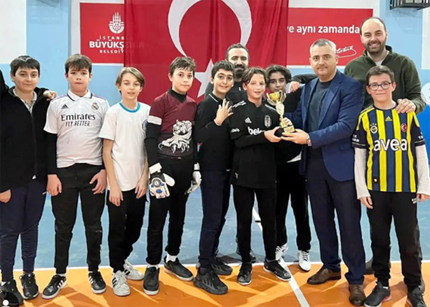 Sınıflar arası Futsal Turnuvası’nın galipleri ödüllendirildi