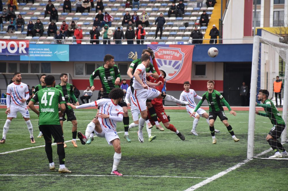 Akhisar, Silivri’yi ikinci yarı yıktı 1-3