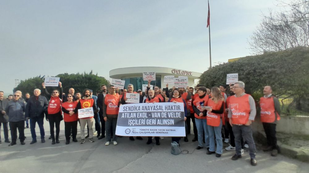 DİSK Basın-İş'ten Ekol Ofset önünde eylem