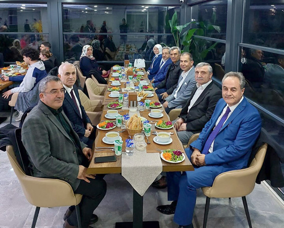 Eğitimciler iftar davetinde buluştu