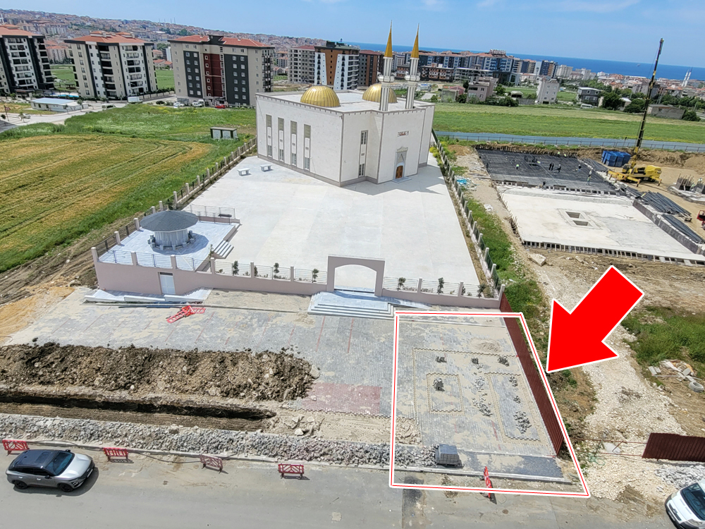 Cami girişine trafo merkezi kriz yarattı